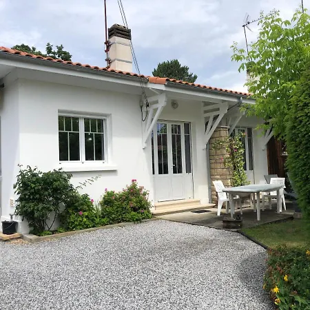 Дом отдыха Vacances-esprit-cabanes Андерно-ле-Бэн